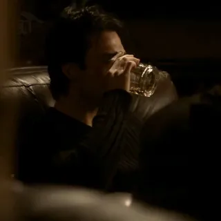 🍸 b43071bc hombre, bebiendo, alcohol, oscuro, serio telegram sticker