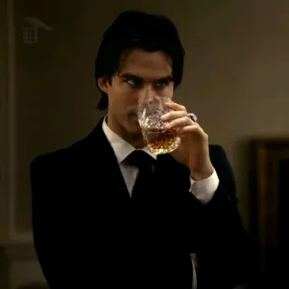 🍸 d9b35abc Damon Salvatore The Vampire Diaries vampiro, bebiendo, hombre, traje, actor telegram sticker
