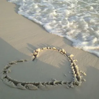 💘 efeb779f 하트, 해변, 모래, 바다, 파도, 사랑 telegram sticker