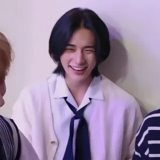 🎸 65909485 orang, tersenyum, potret, kpop, pria, bahagia whatsapp sticker