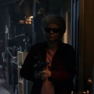 🔫 560e3e6e senjata, senjata, wanita, kacamata, gelap, aksi, ancaman telegram sticker