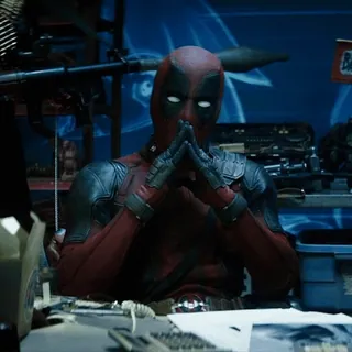 🥸 6de85a44 Deadpool Deadpool, Marvel, pahlawan super, senjata, pistol, duduk, serius telegram sticker