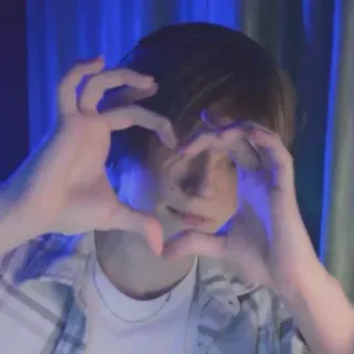 🤍 6a552c86 coeur, amour, mains, portrait, ado telegram sticker