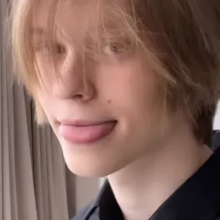 😛 d0007341 visage, personne, langue, blond, cheveux, portrait telegram sticker