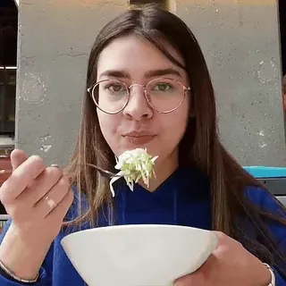 🐰 5d87061d wanita, makan, salad, makanan, potret, sehat, berambut cokelat telegram sticker