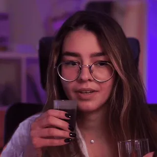 🥃 9dfb9e6c wanita, minum, alkohol, potret, orang, gelas telegram sticker