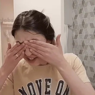 🧖‍♀️ e573fd5e MOVE ON orang, wanita, dalam ruangan, kamar mandi telegram sticker