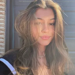 💜 01fd3330 wanita, potret, gadis, berambut cokelat, perempuan, orang telegram sticker