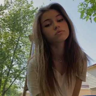 💜 5c706a03 gadis, remaja, potret, luar ruangan, wanita muda, orang, perempuan telegram sticker