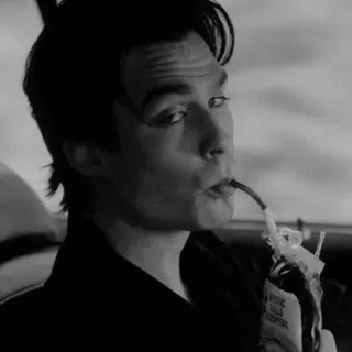 ▪️ b0afbe31 MYSTIC FALLS HOSPITAL pria, minum, kantong darah, rumah sakit, Mystic Falls, vampir telegram sticker