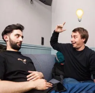 🌟 6afee17f mężczyźni, żarówka, pomysł, rozmowa, przyjaźń telegram sticker