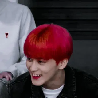 ⚓️ d42b8905 personne, souriant, cheveux roux, K-pop whatsapp sticker