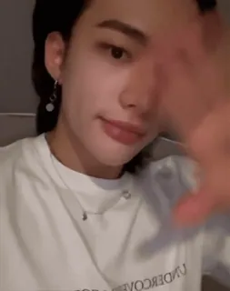 👋 467e4875 UNDERCOVER Selfie, Uomo, Ritratto, Casual, Camicia bianca whatsapp sticker