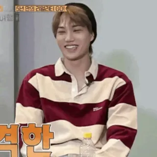 🇦🇹 31a99561 5년 만의 리얼리티 GO! homme, personne, sourire, k-pop, coréen whatsapp sticker