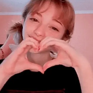 🥄 e72edce5 소녀, 하트, 손, 사랑, 애정, 인사, 우정 telegram sticker