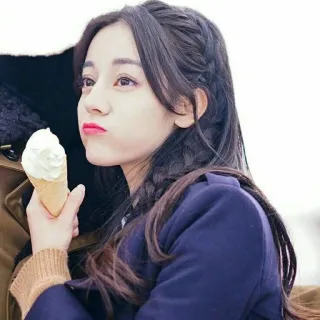 🌟 97f47a90 donna, gelato, ritratto, ragazza, cibo telegram sticker