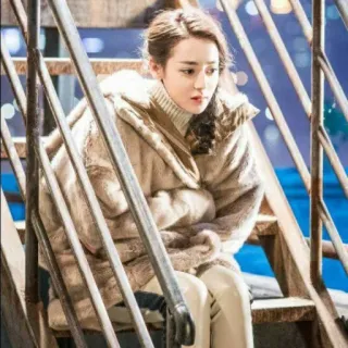 🔫 89fc76e7 femme, escalier, manteau, hiver, mode, extérieur, portrait telegram sticker