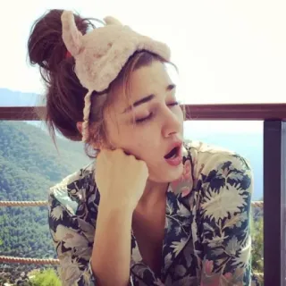 😴 ac3ba920 女人, 睡衣, 眼罩, 打哈欠, 困倦, 肖像 telegram sticker