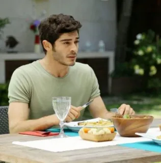 🍜 adf09fa8 男人, 吃, 桌子, 食物, 人, 坐着, 休闲 telegram sticker