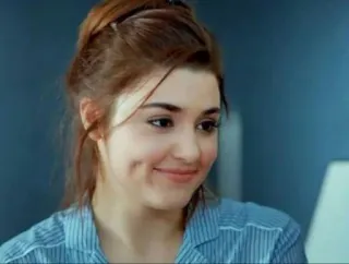 😄 cc9fd1bc 女人, 肖像, 人物, 微笑, 快乐, 女性 telegram sticker