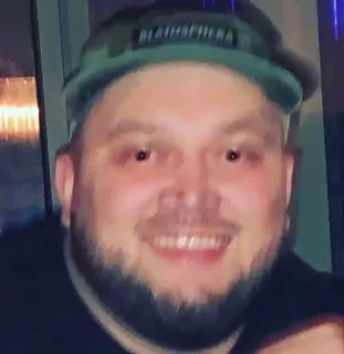 😃 cce0e49f RIATHSEHERKA 남자, 수염, 모자, 얼굴, 인물, 미소 telegram sticker