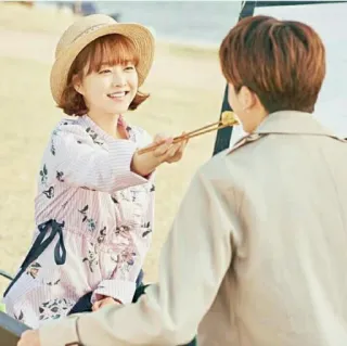 💑 0063eabd pasangan, wanita, pria, makanan, topi, pantai, bahagia telegram sticker