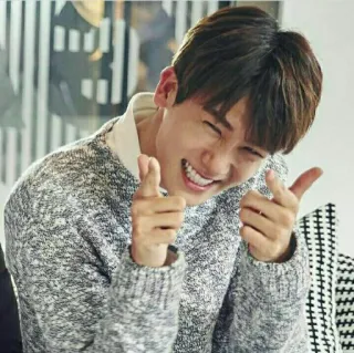 😝 460a1e0d pria, tersenyum, menunjuk, sweter abu-abu, kasual, bahagia telegram sticker