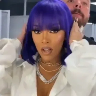 🐚 01d488a7 女人, 肖像, 珠宝, 人物, 蓝色头发 telegram sticker