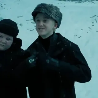 🐍 fc8efad6 Draco Malfoy Harry Potter Drago Malefoy, Harry Potter, Tom Felton, personnage, sorcier, hiver, neige whatsapp sticker