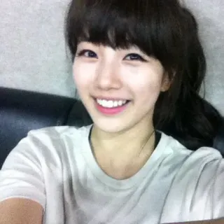 😁 5d821eb7 mujer, retrato, selfie, sonriendo, persona, joven telegram sticker