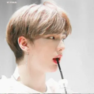 🎟 a8065561 osoba, mężczyzna, portret, pije, nastolatek telegram sticker