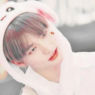 🎟 b77f5f79 osoba, królik, bluza z kapturem, słodki, portret telegram sticker