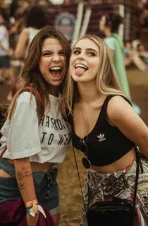 😜 0bf12a51 女性, 女の子, 友達, 若者, パーティー, 楽しい telegram sticker