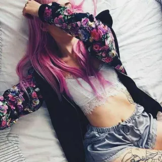 🙈 292d6139 女性, ピンク髪, レース, 花柄, ファッション, 寝室 telegram sticker