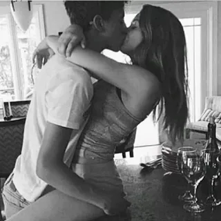 ❤️ 52cc180c カップル, キス, ロマンス, 愛, 愛情 telegram sticker