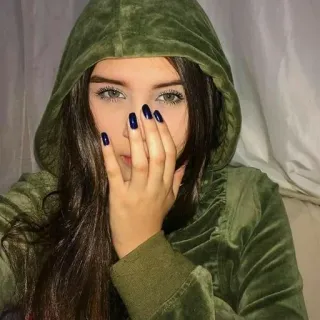 🙊 9539c87d 女性, パーカー, 女の子, ポートレート, 自撮り telegram sticker