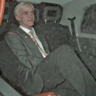 🪐 33cdd10f Tom Felton Tom Felton, Schauspieler, Promi, Anzug, Auto, Harry Potter whatsapp sticker