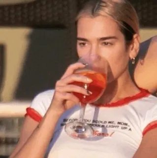 🥂 01a1a727 Before you scold me, Mom, Vodka would light up a smile! Dua Lipa, bebendo, coquetel, vodka, humor, mãe telegram sticker