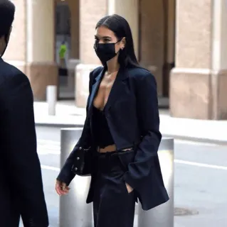 🥂 19cba154 mulher, máscara, moda, estilo, celebridade, streetwear, look telegram sticker