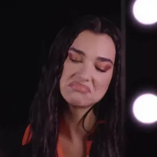 🖇 15172648 wanita, wajah, ekspresi, makeup, berambut cokelat, meringis telegram sticker