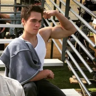 🍃 0bb3ce0b 근육, 이두박근, 남자, 포즈, 앉아있는, 피트니스, 초상화 telegram sticker