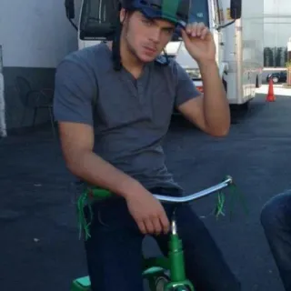 🍃 2329213a 남자, 헬멧, 세발자전거, 야외 telegram sticker