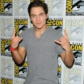 🍃 b282f626 남자, 배우, 컨벤션, 코믹콘 telegram sticker