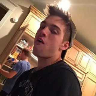 🍃 e306e6f1 남자, 인물 사진, 실내, 젊은 성인, 사람 telegram sticker