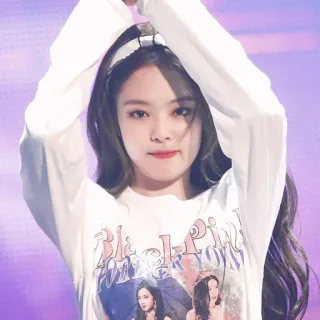 DBW Jennie 1 : :。@VAQUEENA telegram stickers