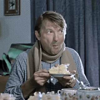 🍰 f3a395fd еда, торт, шарф, мужчина, тарелка, в помещении telegram sticker