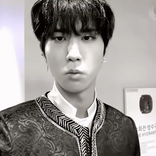 🔪 aef59363 소화전·방수구
FIRE HYDRANT kpop, Porträt, männlich, koreanisch, Sänger whatsapp sticker