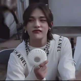 🍭 29834a87 CHANEL orang, chanel, penggemar, mode, perhiasan, pakaian telegram sticker