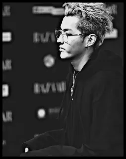 ➖ 401329a1 person, man, glasses, side profile, celebrity telegram sticker