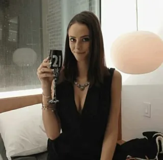 🦋 1eda3830 21 Frau, Party, Feier, 21 Jahre, Erwachsene, Kleid telegram sticker